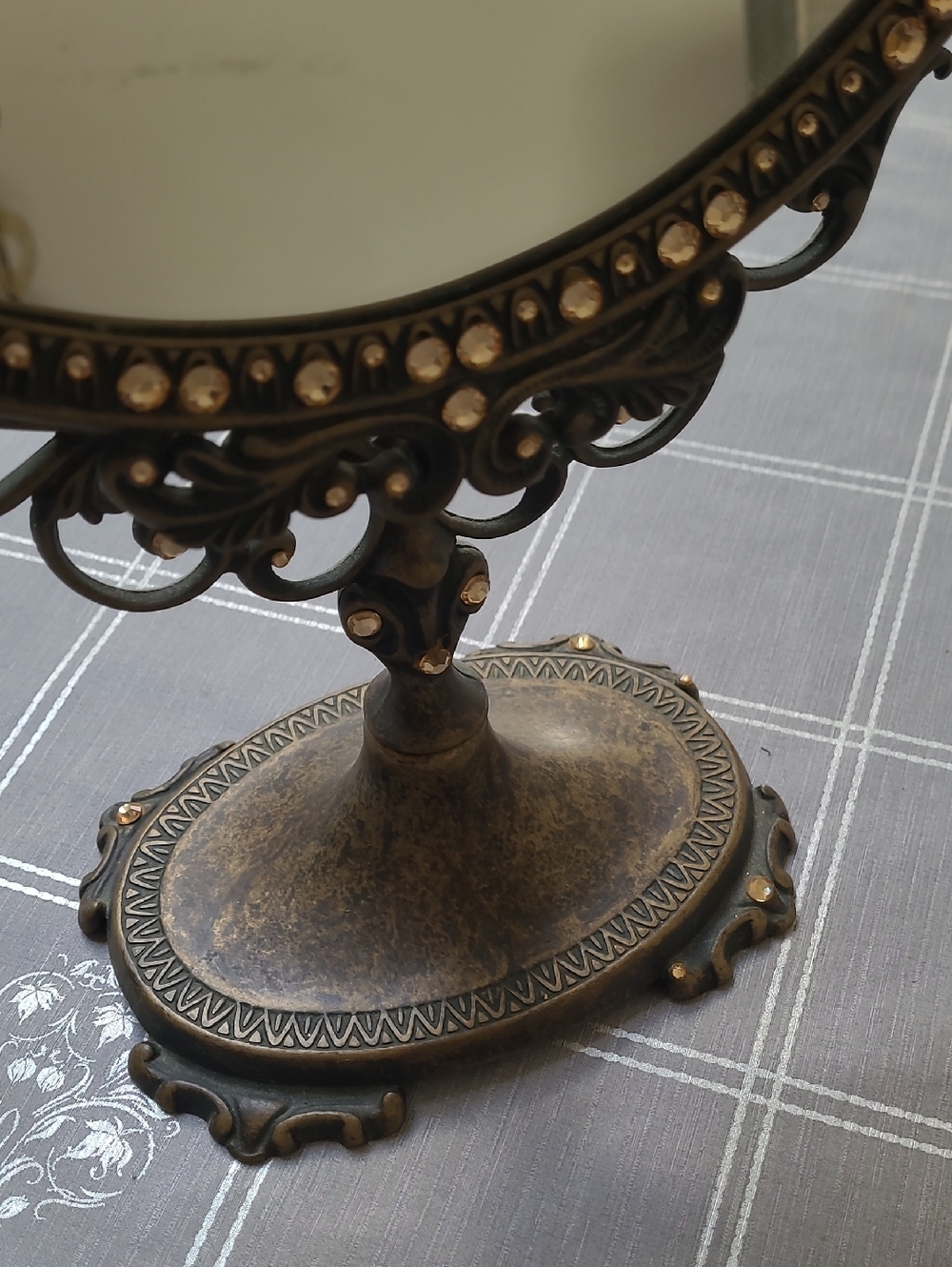 Antique-Style Oval Vanity Mirror in Bronze Finish - Picture 3 of 6